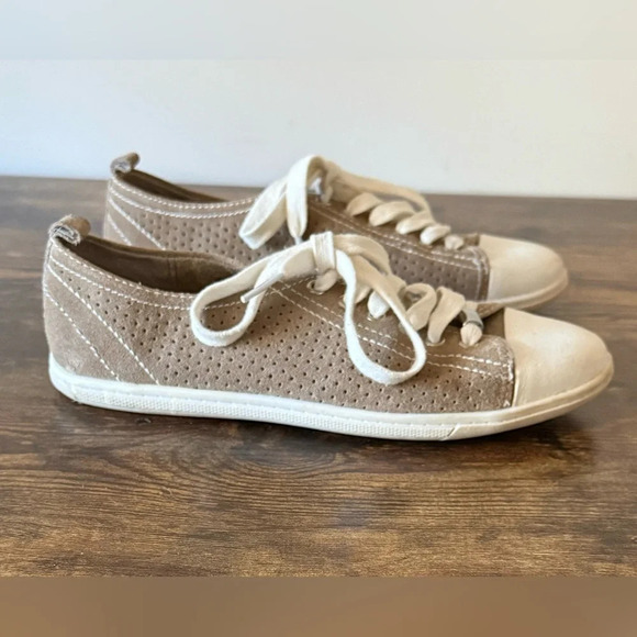Merona Shoes - Merona Beige Suede Leather Casual Lace Up Sneaker - Size 6.5